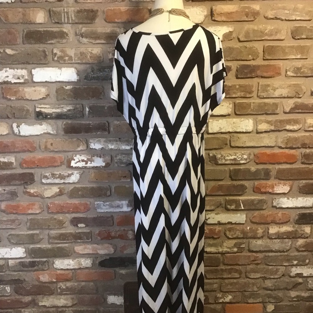 SWIMSUITS FOR ALL Women's Black & White Chevron Plunge V Maxi Swim Coverup 14/16 - Picture 3 of 7
